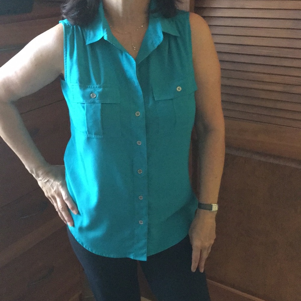 Calvin Klein sz M sleeveless button down